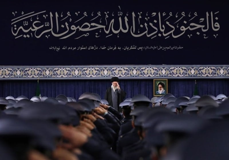 دشمن برای خواص برنامه دارد