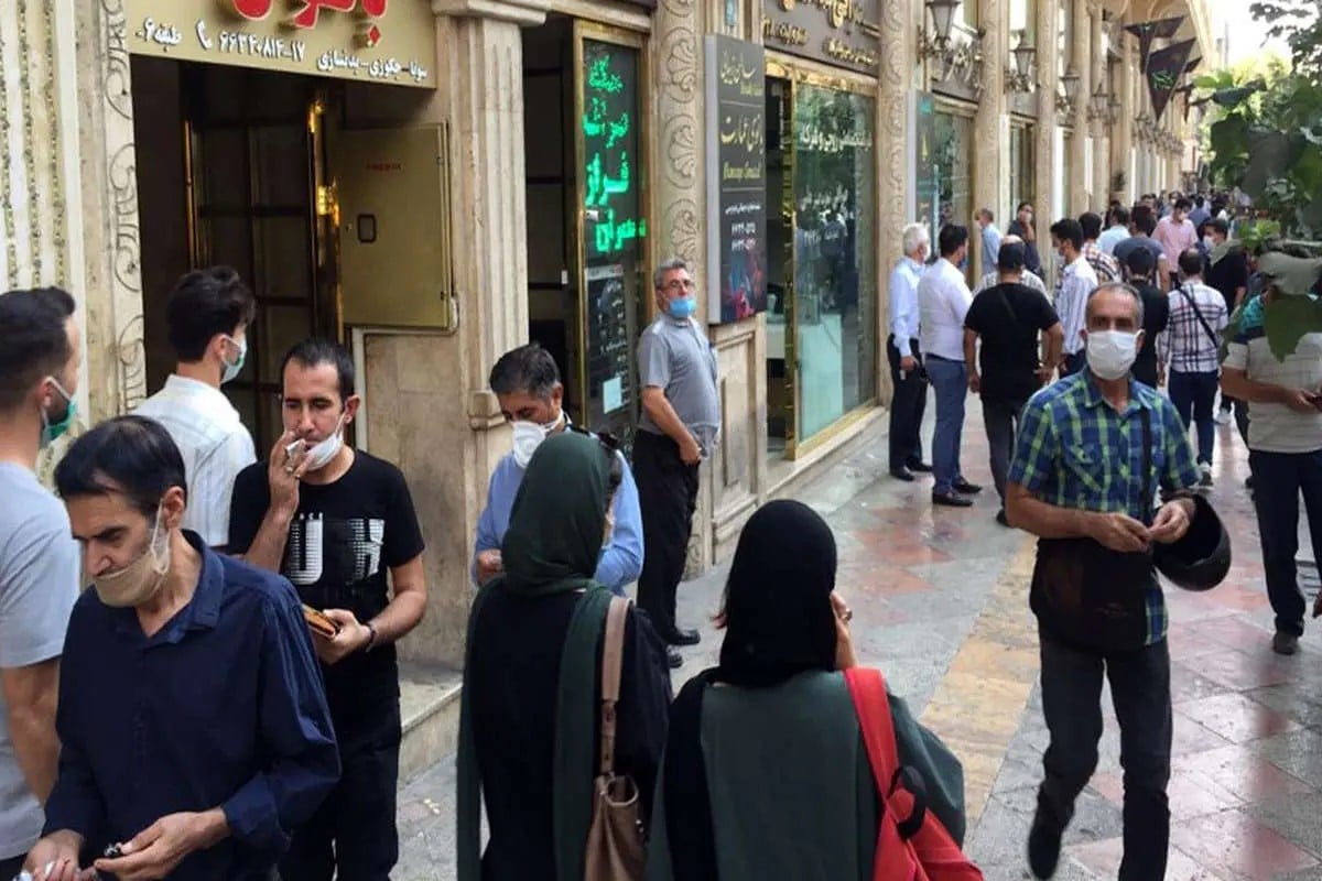 نرخ ارز عقب نشینی می‌کند