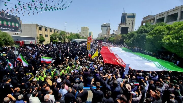 همبستگی ملی برای تشییع قهرمانان وطن همبستگی ملی برای تشییع قهرمانان وطن