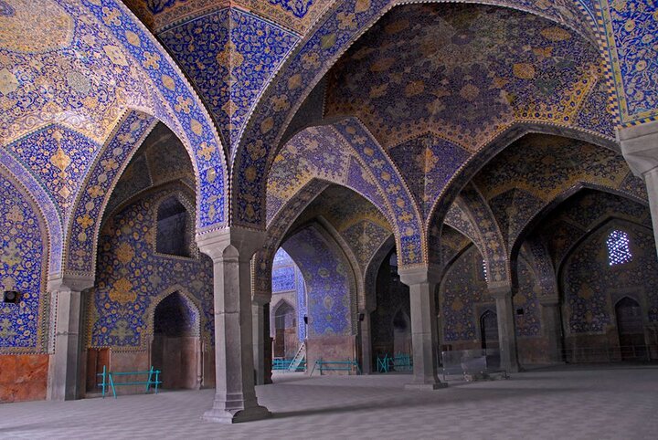 اینجا هر کاشی با خدا نجوا می‌کند