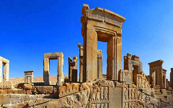 آغاز کاوش‌های باستان‌شناسی در تخت جمشید