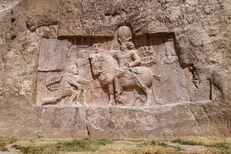 آسیب قاجاری به نقش برجسته تاریخی ساسانی